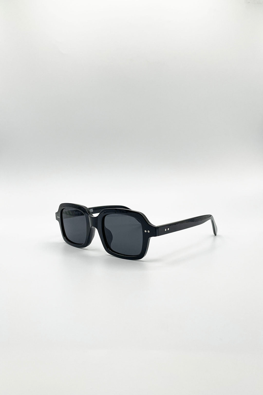 Black Bold Square Sunglasses In Black, Image 2 of 5