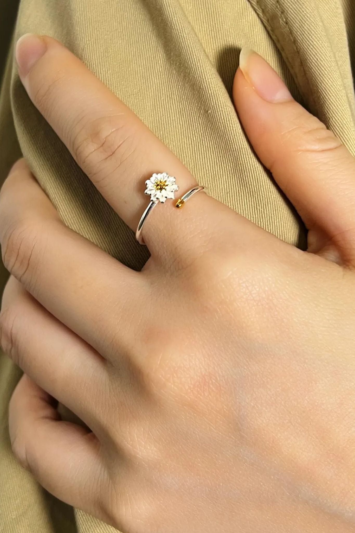 Silver Sterling Silver Daisy Wrap Ring, Image 2 of 3